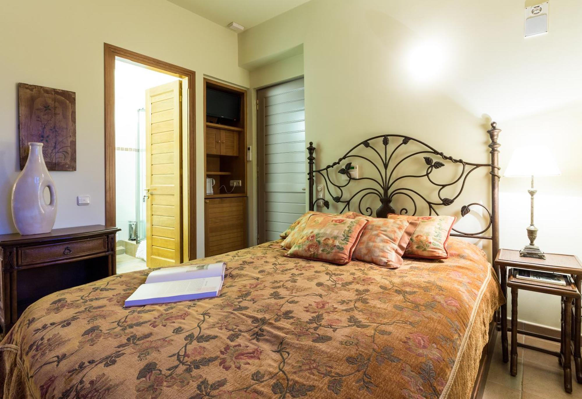 Elia Junior Suite In Epidavros With Shared Pool Nea Epidavros Buitenkant foto